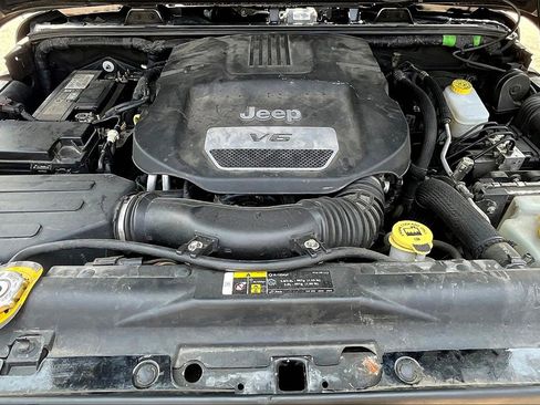 Used 2018 Jeep Wrangler Unlimited Sahara image 27