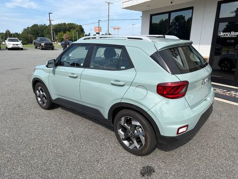 Used 2025 Hyundai Venue SEL FWD image 7