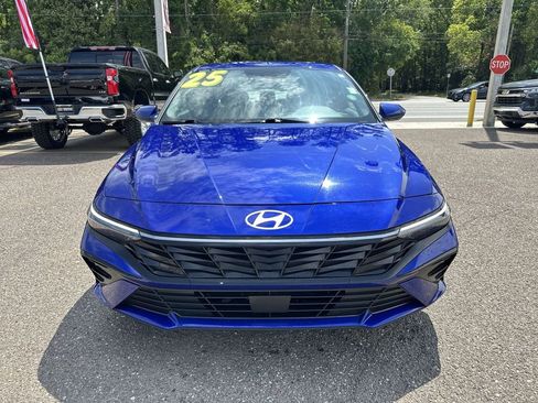 Used 2025 Hyundai Elantra SEL FWD image 11
