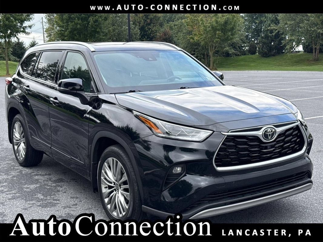 Used 2022 Toyota Highlander Platinum AWD/4WD image 1