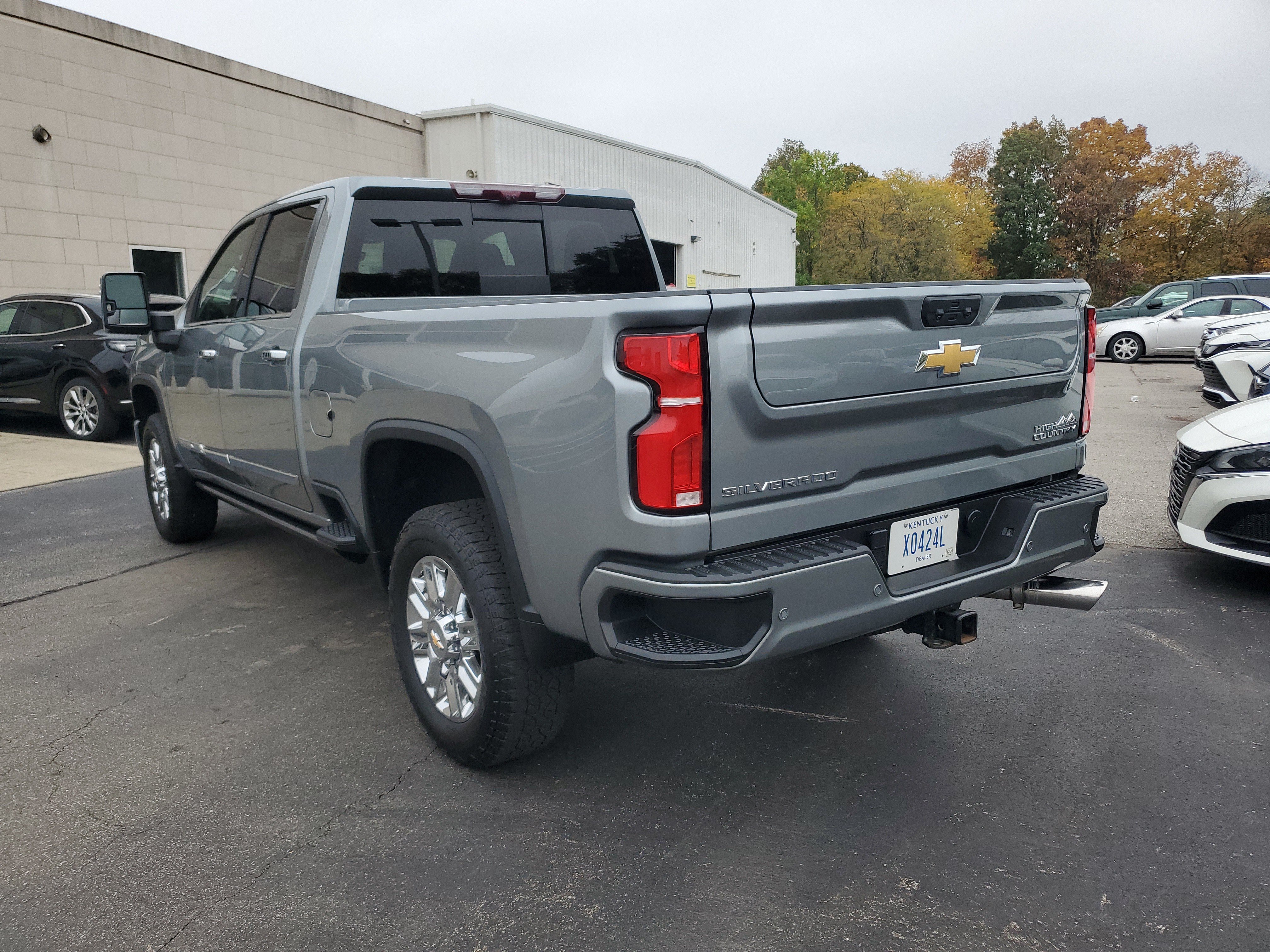 Used 2024 Chevrolet Silverado 2500 High Country w/ Technology Package AWD/4WD image 2