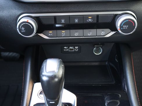 Used 2024 Nissan Altima 2.5 SR FWD image 31