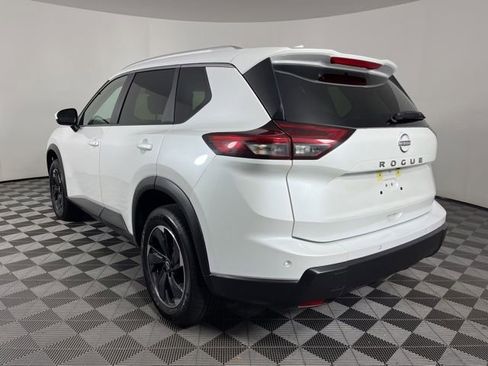 Used 2025 Nissan Rogue SV w/ SV Premium Package FWD image 8