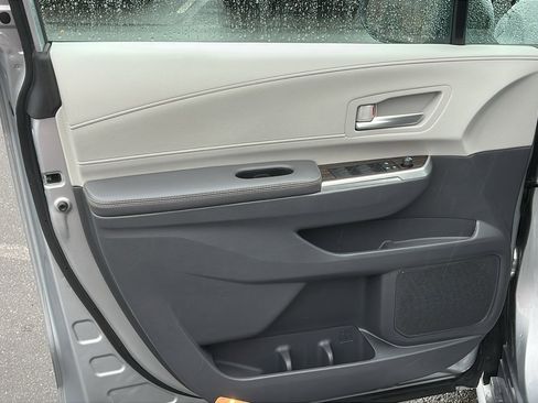 Used 2024 Toyota Sienna XLE image 13
