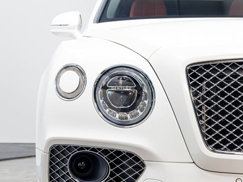 Used 2020 Bentley Bentayga V8 image 53