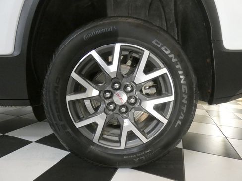 Used 2023 GMC Acadia SLE w/ Driver Convenience Package image 7