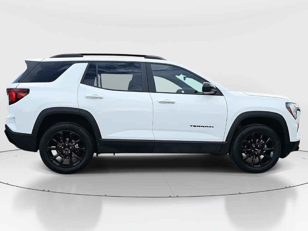 Used 2026 GMC Terrain Elevation w/ Elevation Premium Package FWD image 4