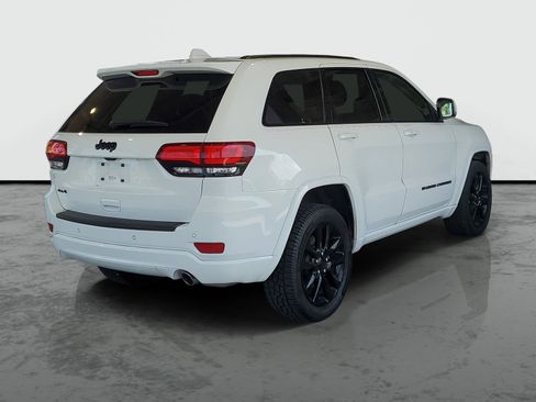 Used 2022 Jeep Grand Cherokee Laredo X AWD/4WD image 2