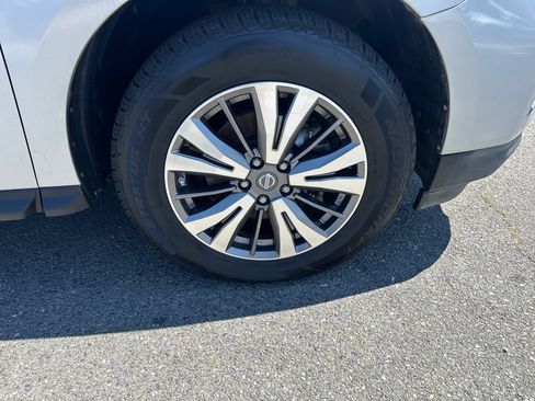 Used 2017 Nissan Pathfinder SV FWD image 17