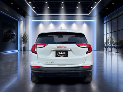 Used 2024 GMC Terrain SLE FWD image 5