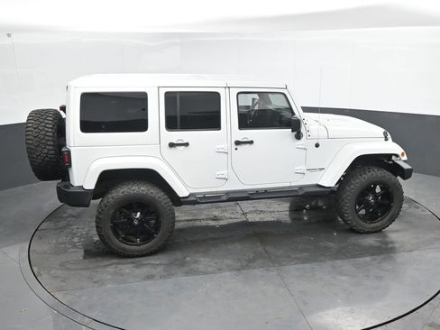 Used 2018 Jeep Wrangler Unlimited Sahara image 15