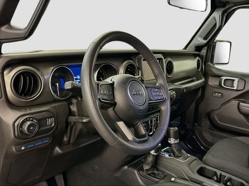 Used 2023 Jeep Wrangler Unlimited w/ Cold Weather Group AWD/4WD image 18