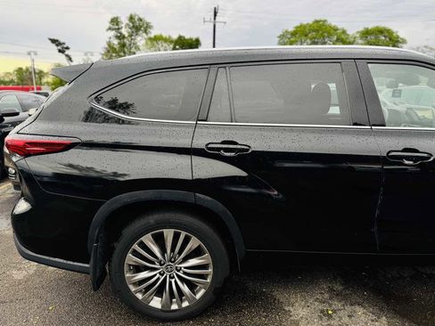 Used 2021 Toyota Highlander Platinum AWD/4WD image 4