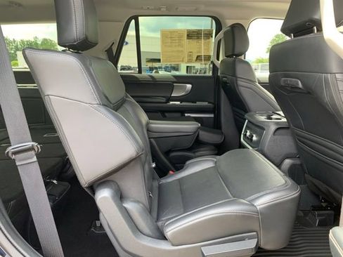 Certified 2025 Ford Expedition Platinum AWD/4WD image 14