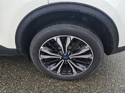 Used 2022 Ford Escape SE w/ SE Sport Appearance Package image 9