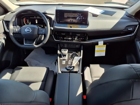 New 2025 Nissan Rogue SL image 13