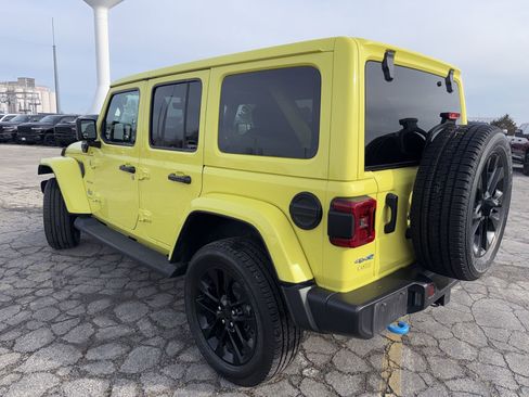 Used 2023 Jeep Wrangler Unlimited Sahara w/ Cold Weather Group image 9