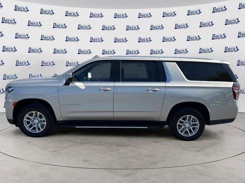 Used 2024 Chevrolet Suburban LT RWD image 4