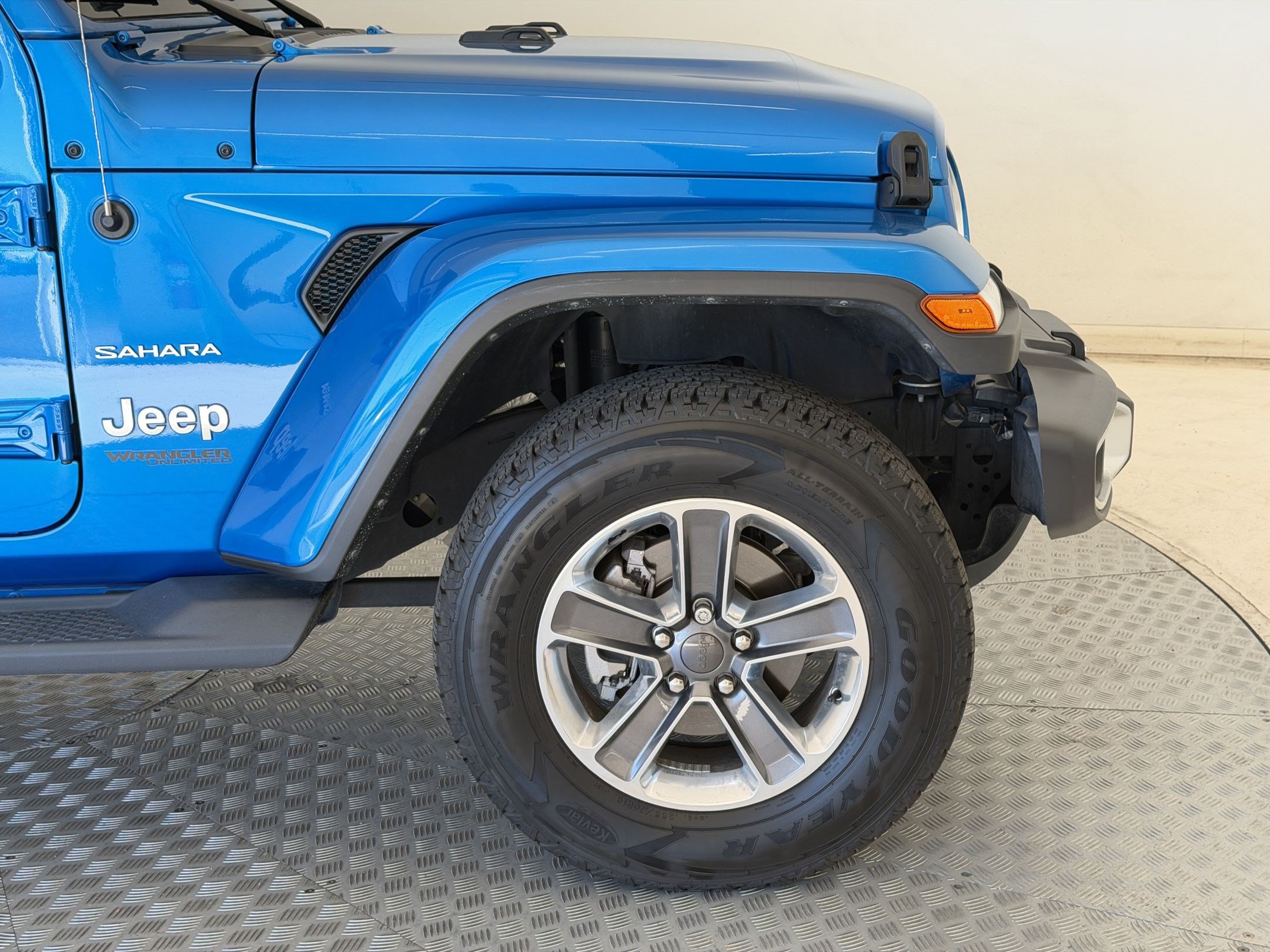 Used 2021 Jeep Wrangler Unlimited Sahara AWD/4WD image 12