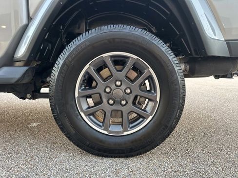 Used 2020 Jeep Gladiator Overland image 51