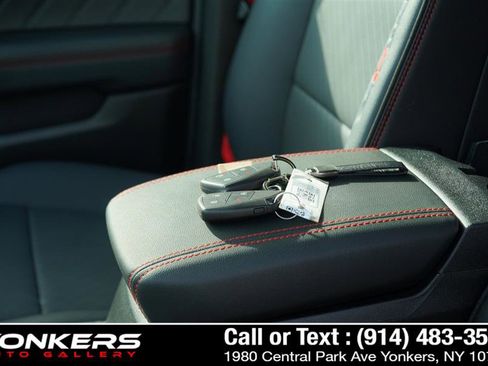 Used 2024 GMC Canyon AT4X image 34