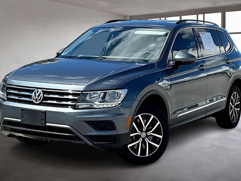 Used 2021 Volkswagen Tiguan SE image 2