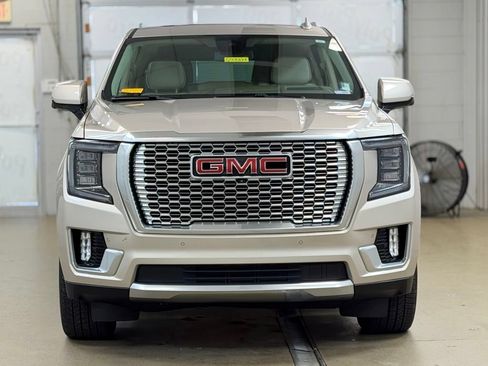 Used 2023 GMC Yukon XL Denali w/ LPO, Floor Liner Package AWD/4WD image 2