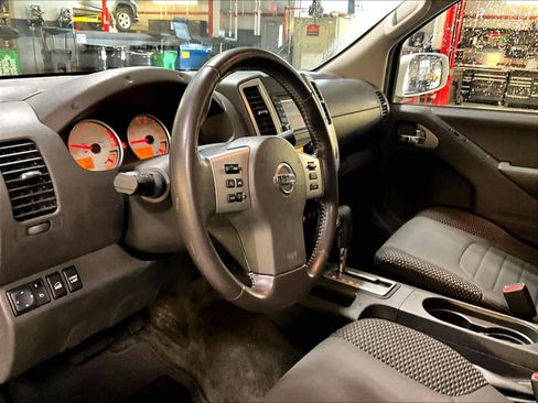 Used 2018 Nissan Frontier PRO-4X image 8