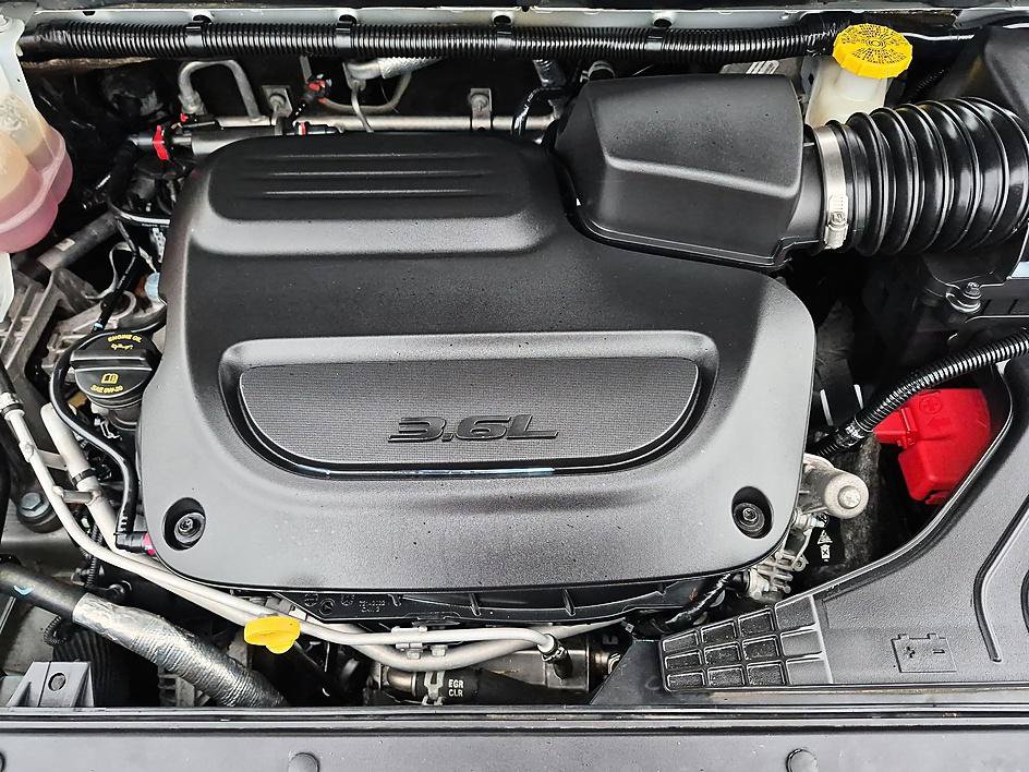 Used 2024 Chrysler Pacifica Touring-L FWD image 35