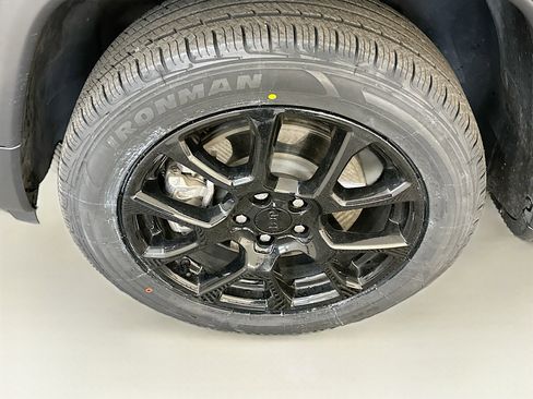 Used 2023 Jeep Compass Altitude image 11