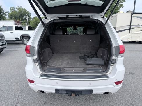 Used 2018 Jeep Grand Cherokee Overland AWD/4WD image 9