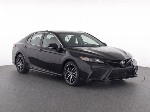 Used 2024 Toyota Camry SE w/ Cold Weather Package AWD/4WD image 6