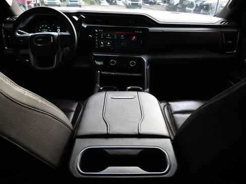 Used 2024 GMC Sierra 2500 Denali w/ Max Trailering Package image 3