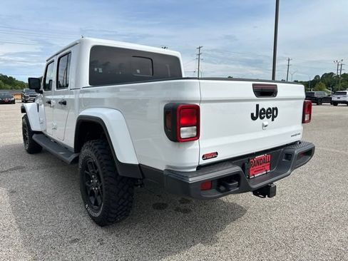 Certified 2025 Jeep Gladiator Sport AWD/4WD image 5