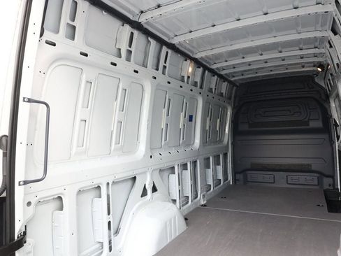Used 2025 Mercedes-Benz Sprinter 2500 image 21