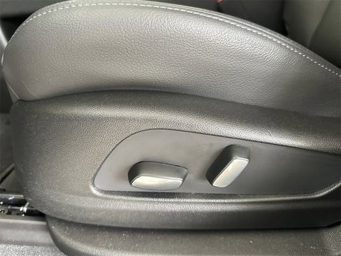 New 2025 Cadillac XT6 Luxury image 12