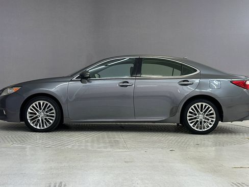 Used 2014 Lexus ES 350 w/ Luxury Package FWD image 2