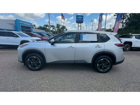 Used 2024 Nissan Rogue SV AWD/4WD image 5