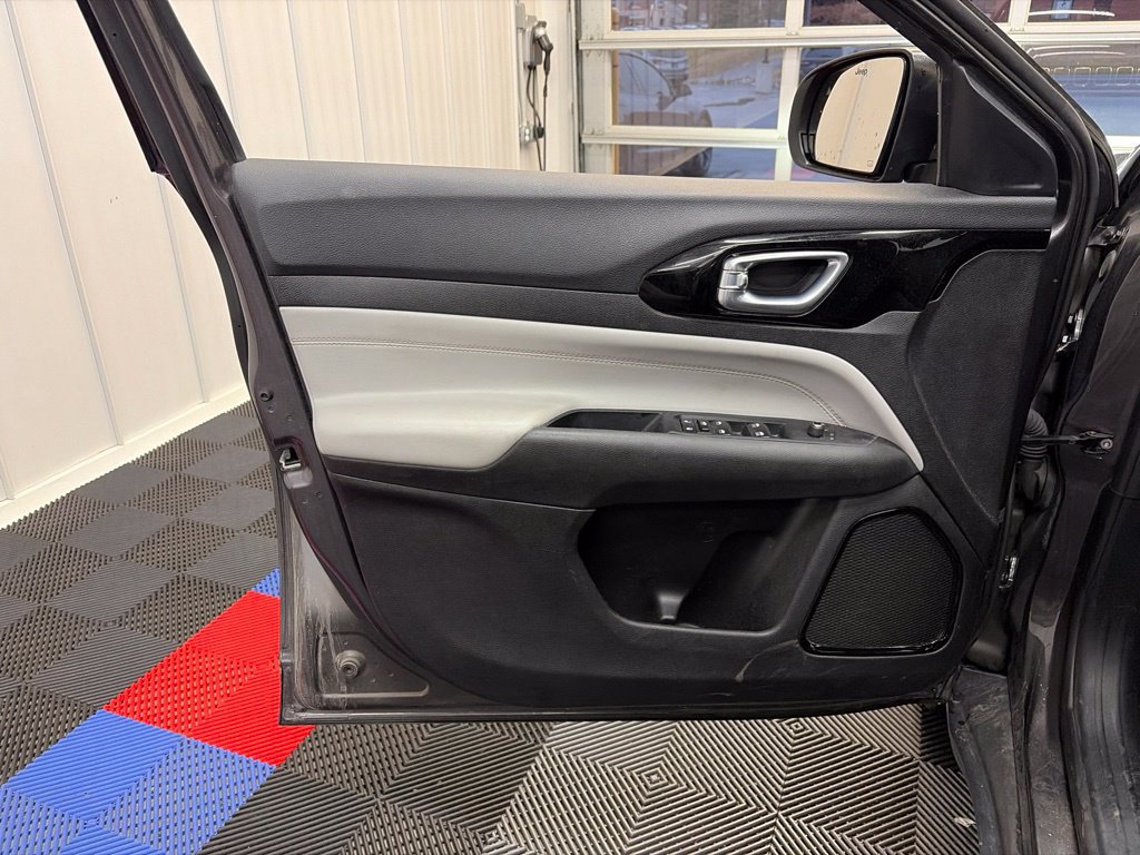 Used 2024 Jeep Compass Limited AWD/4WD image 10