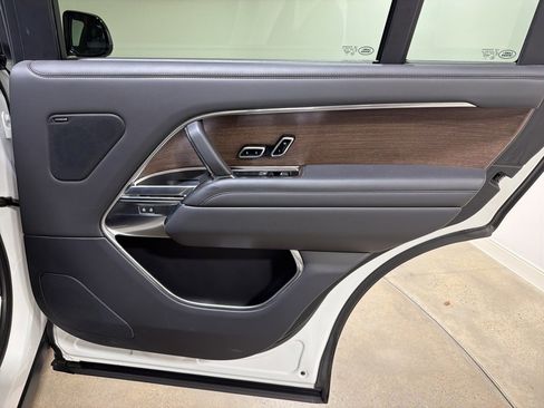 Used 2024 Land Rover Range Rover Long Wheelbase SE image 26