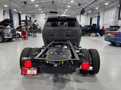 New 2025 RAM 4500 4x4 Crew Cab DRW w/ Laramie Trim Package image 11