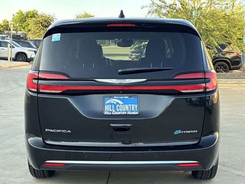 Used 2023 Chrysler Pacifica Limited FWD image 5