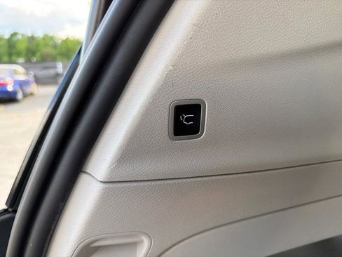 Used 2020 Chrysler Pacifica Touring-L FWD image 7