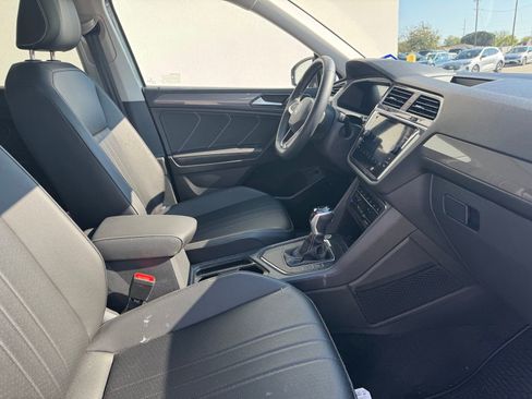Used 2024 Volkswagen Tiguan SE image 6