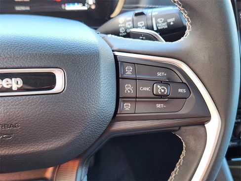 Used 2023 Jeep Grand Cherokee L Laredo image 21