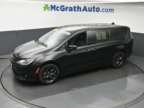 Used 2020 Chrysler Pacifica Touring w/ S Appearance Package FWD image 23