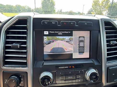 Used 2018 Ford F150 Platinum w/ Equipment Group 701A Luxury AWD/4WD image 34