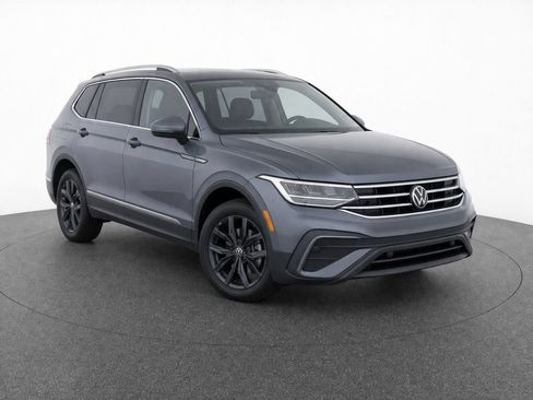 Used 2023 Volkswagen Tiguan SE FWD image 2