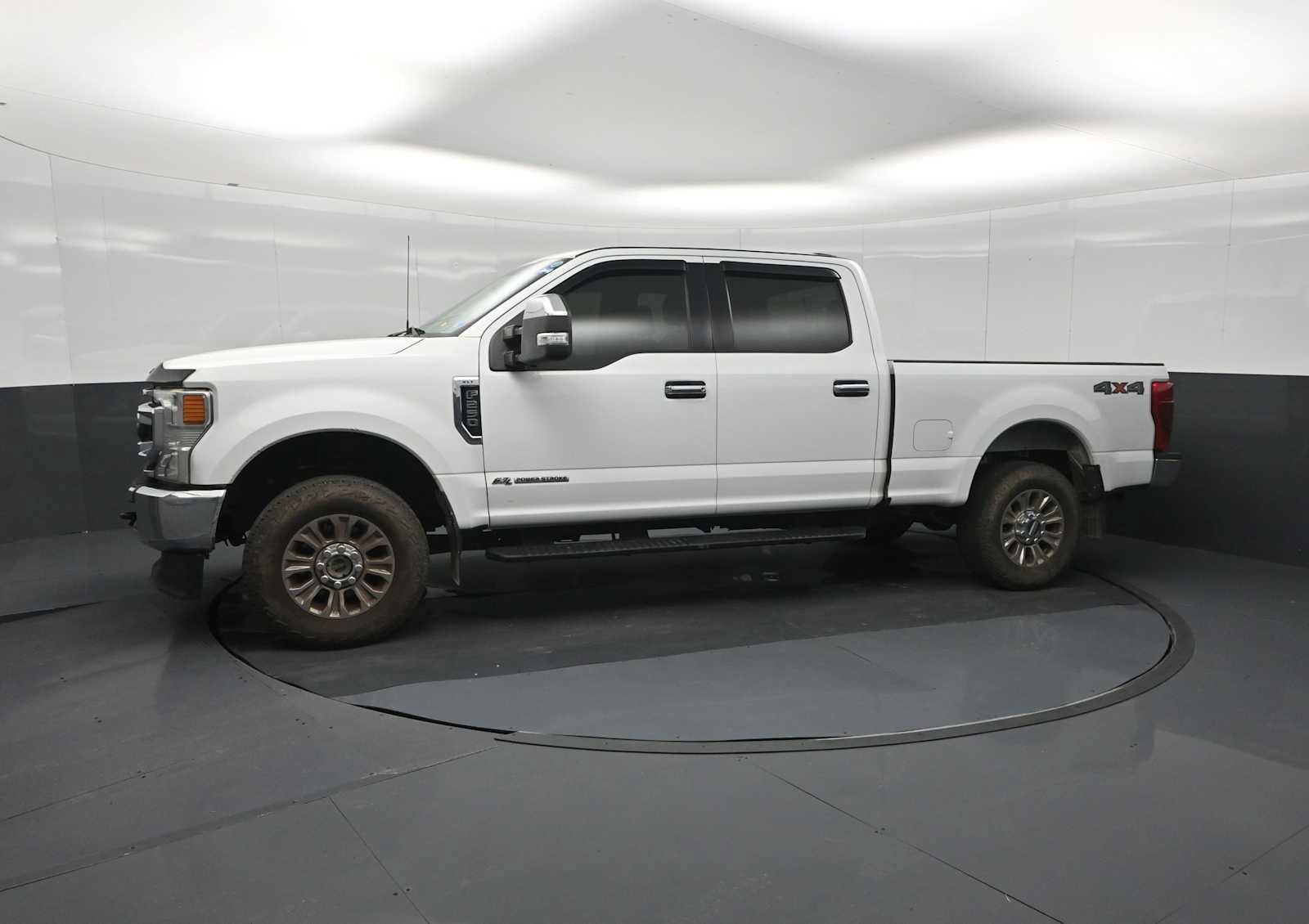 Used 2022 Ford F250 XLT AWD/4WD image 4
