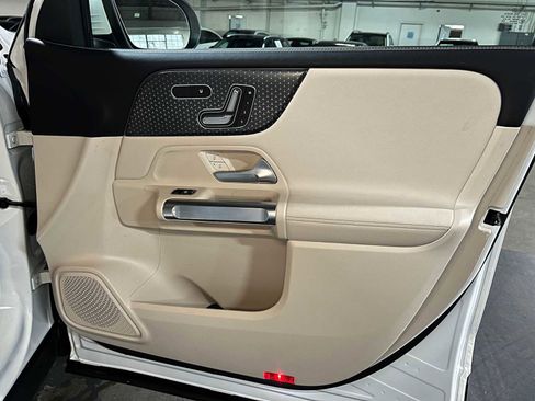 Certified 2025 Mercedes-Benz GLB 250 GLB 250 image 10